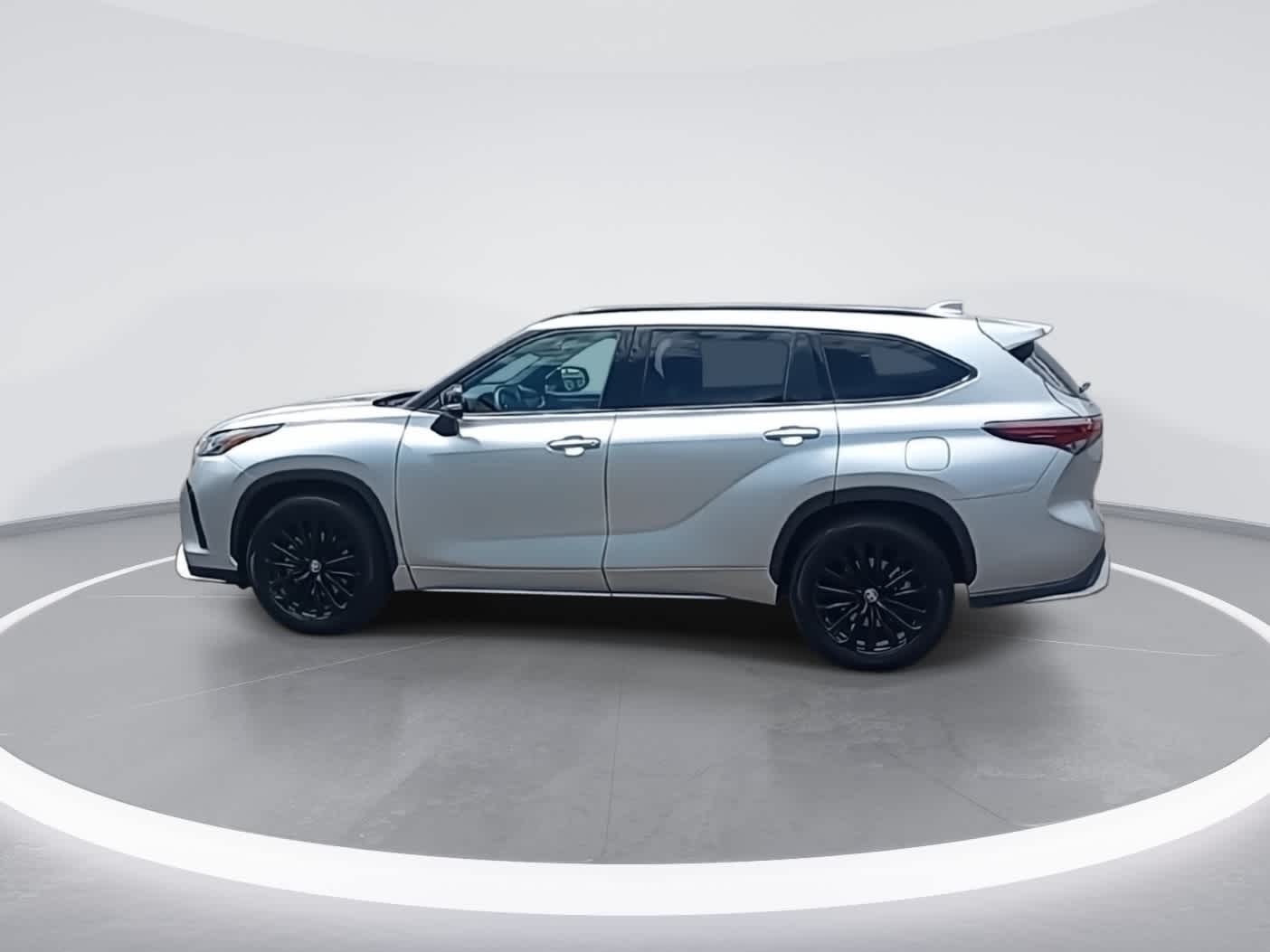 Vehicle image 9 of 33