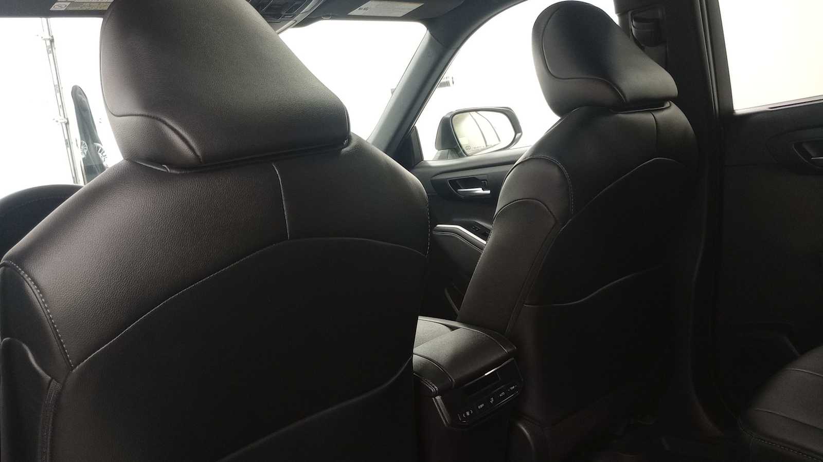 Vehicle image 16 of 33