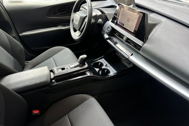 Vehicle image 15 of 27