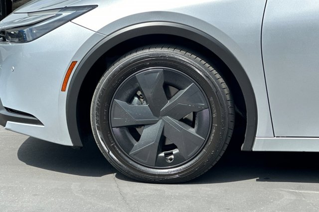 Vehicle image 24 of 27