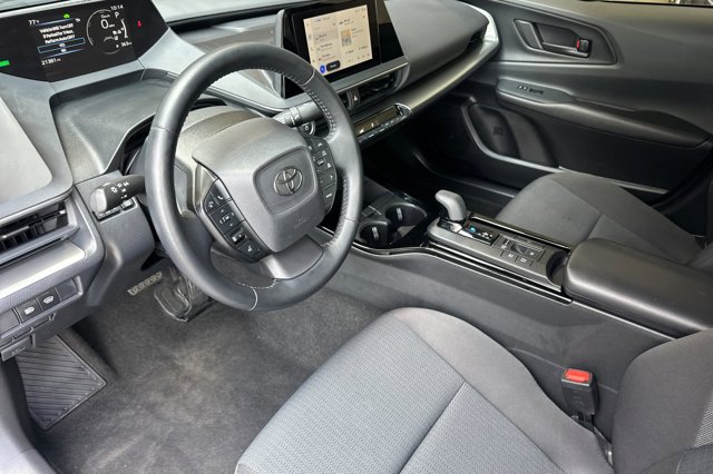 Vehicle image 10 of 27