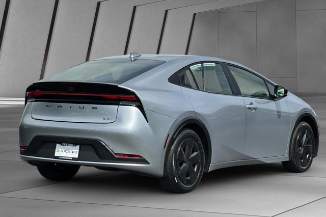 Vehicle image 6 of 27