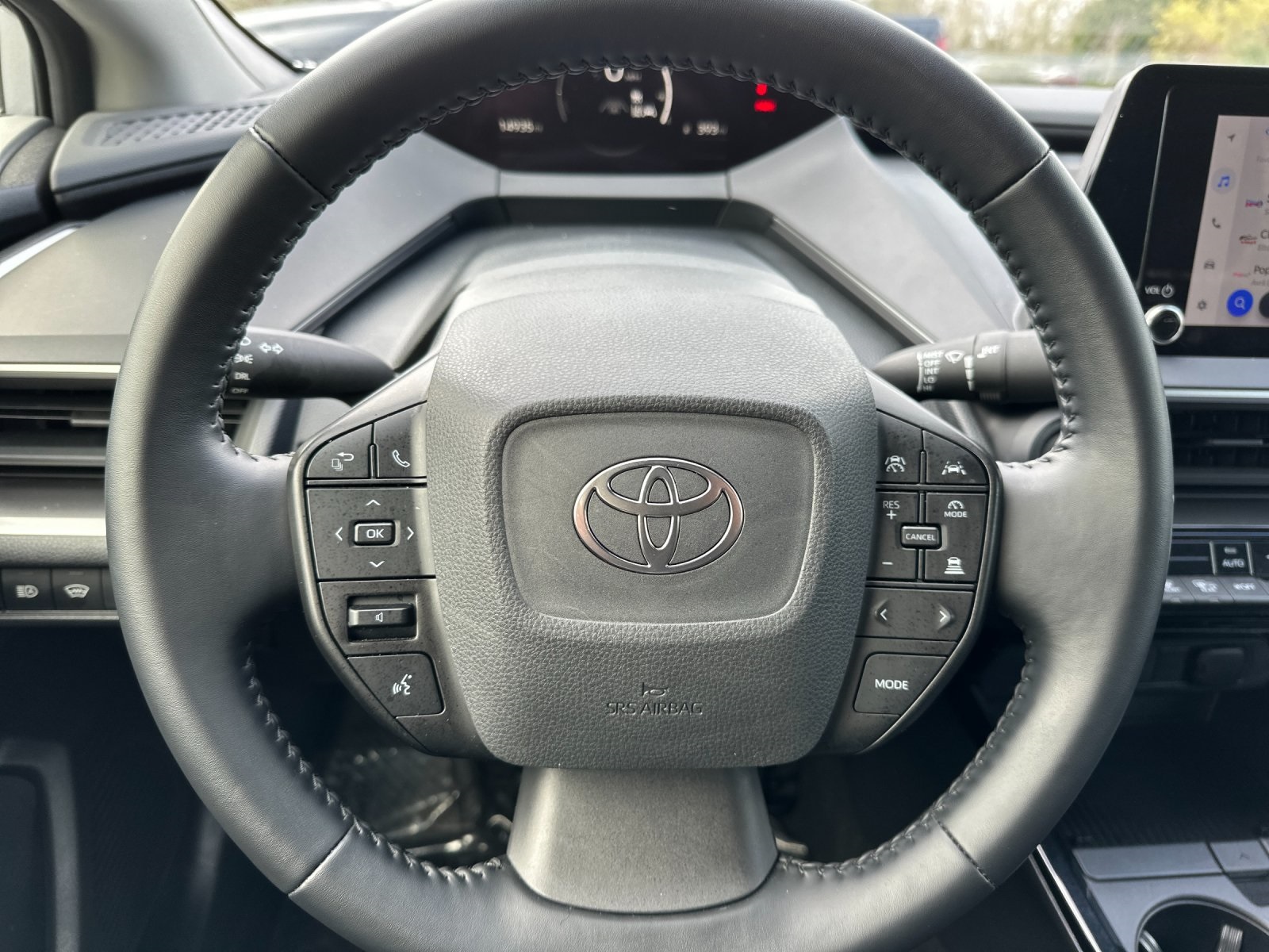 Vehicle image 23 of 29