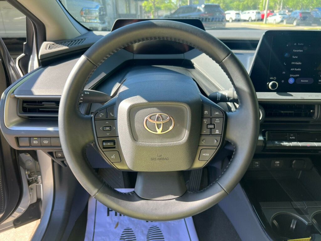 Vehicle image 6 of 10