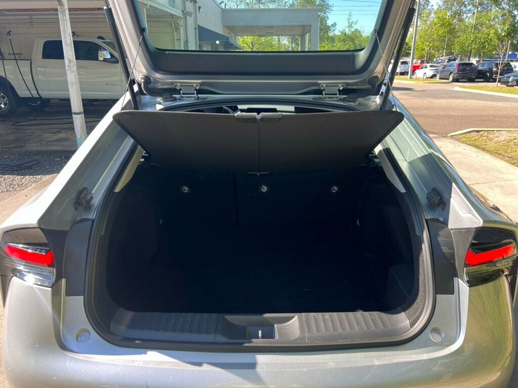 Vehicle image 9 of 10