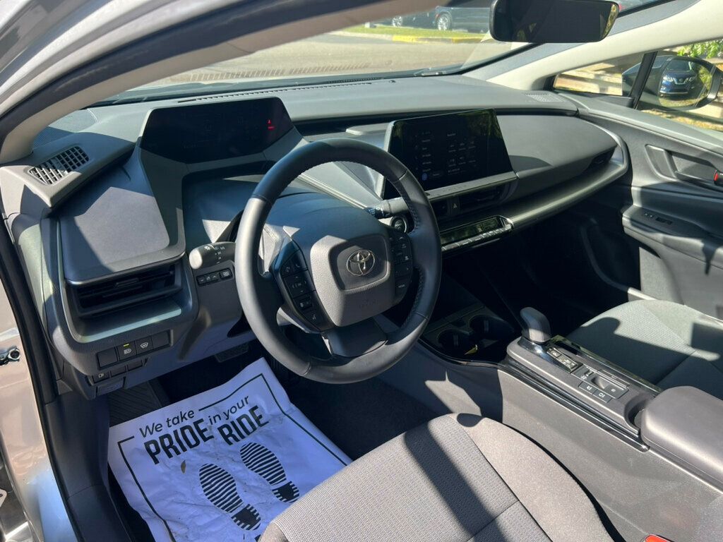 Vehicle image 4 of 10