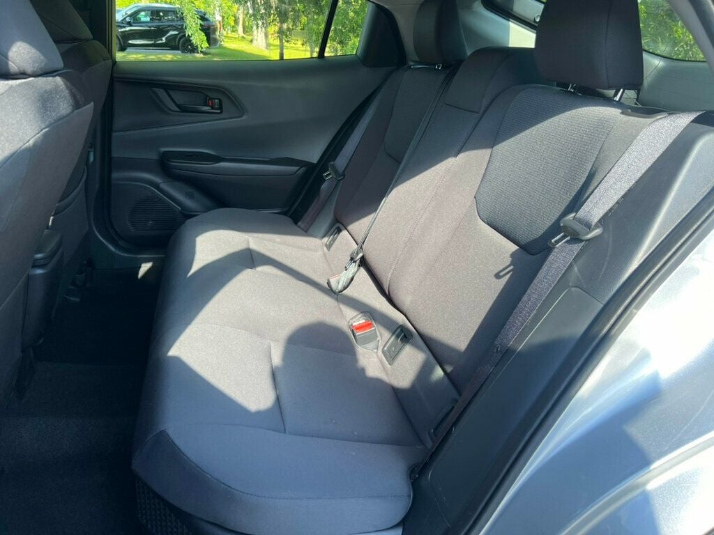 Vehicle image 8 of 10