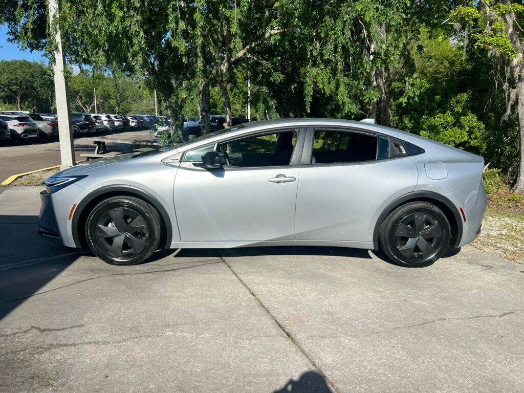 Vehicle image 3 of 10