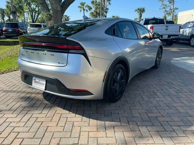 Vehicle image 4 of 18