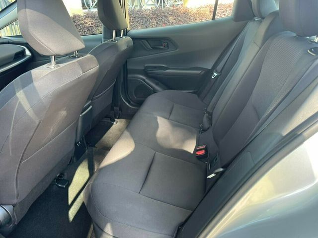 Vehicle image 10 of 18