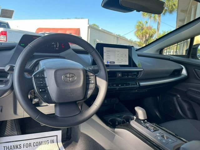 Vehicle image 12 of 18