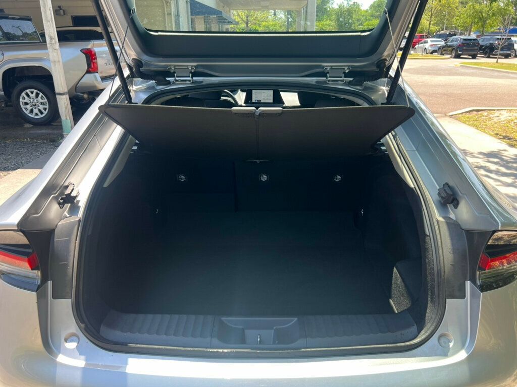Vehicle image 9 of 10