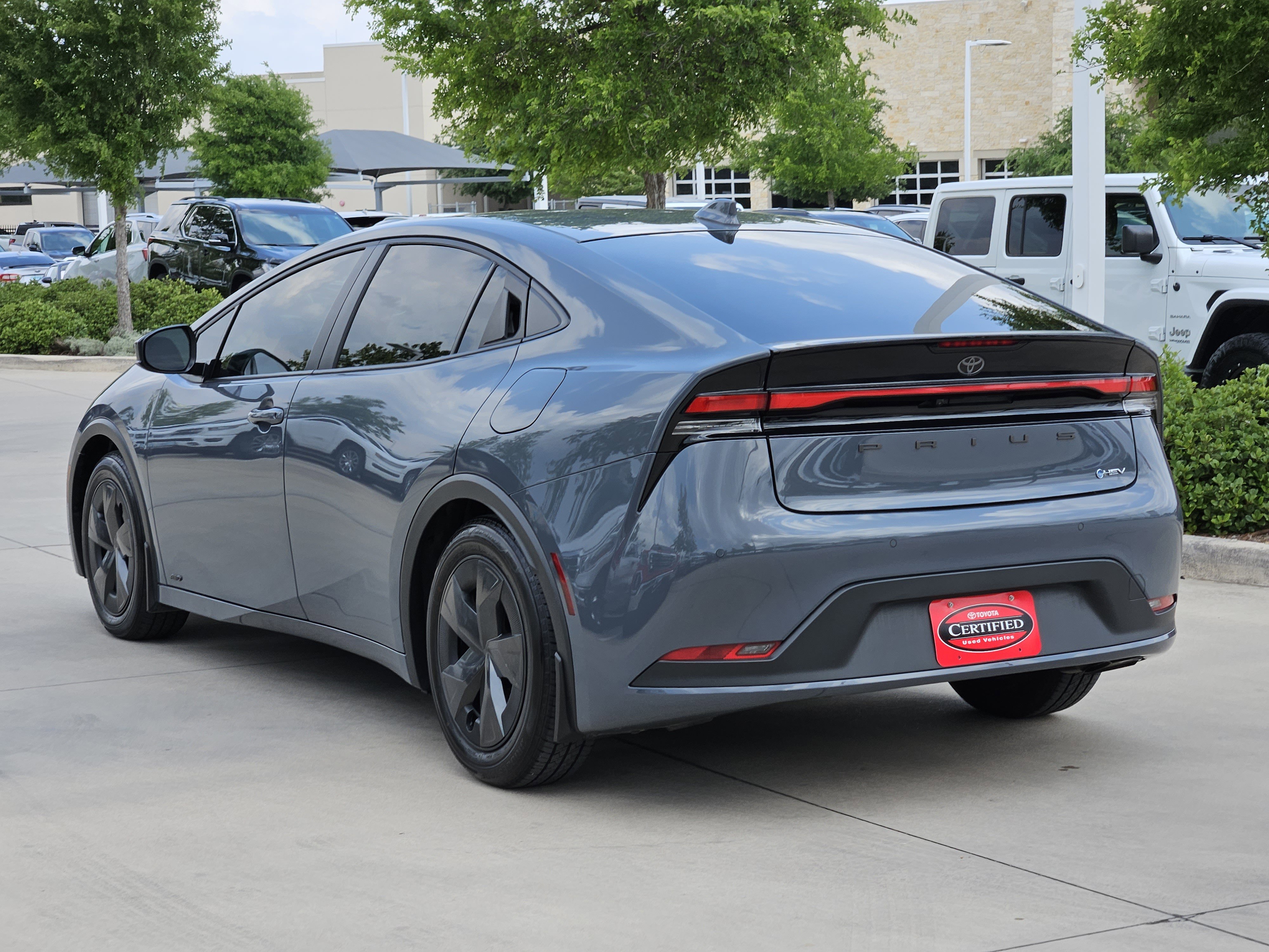Vehicle image 4 of 22