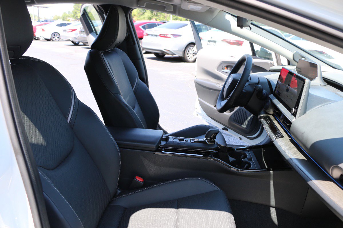 Vehicle image 14 of 38