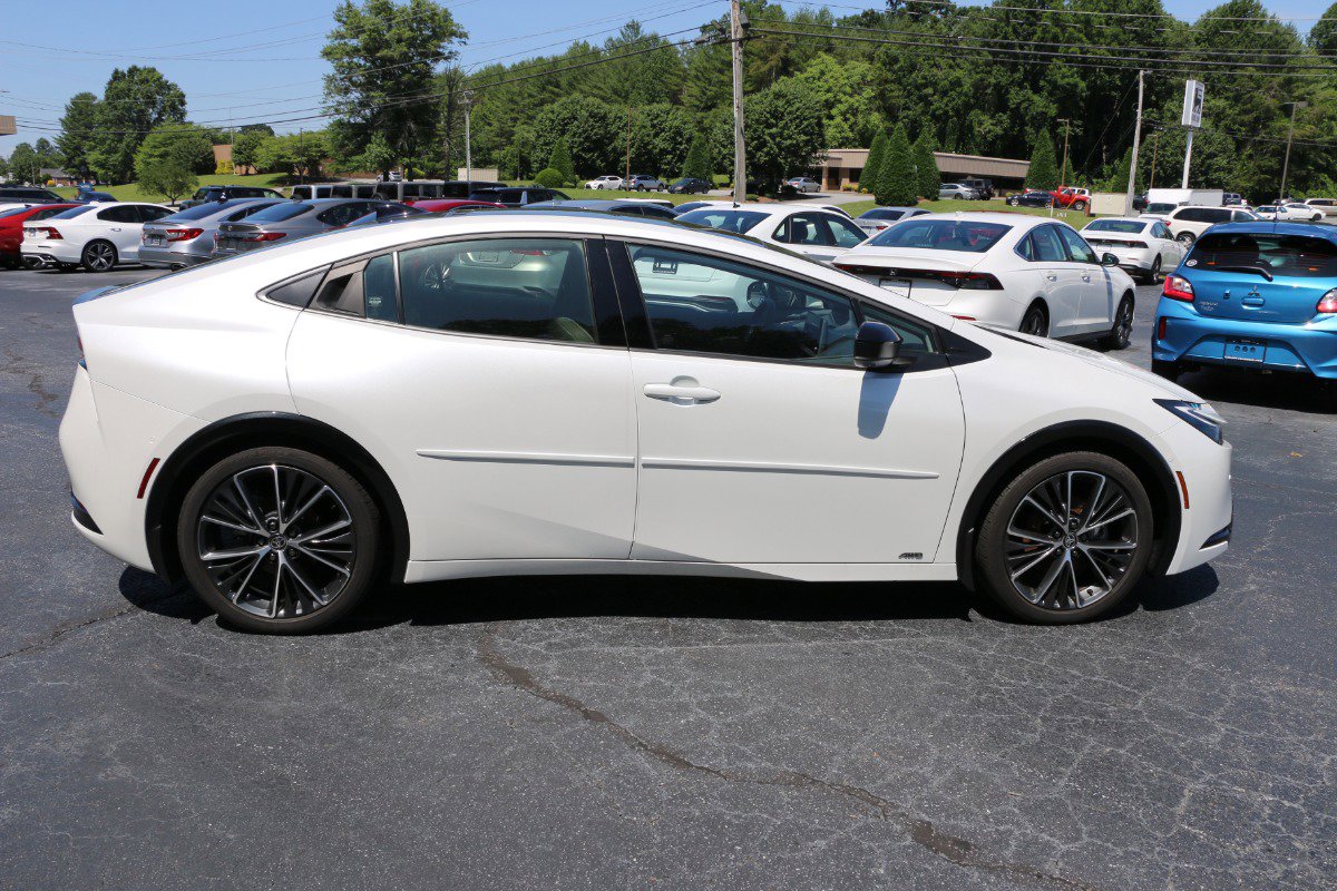 Vehicle image 4 of 38