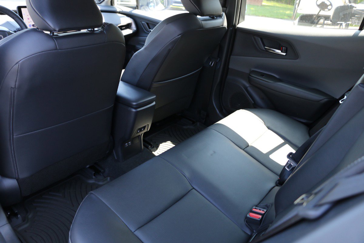 Vehicle image 11 of 38