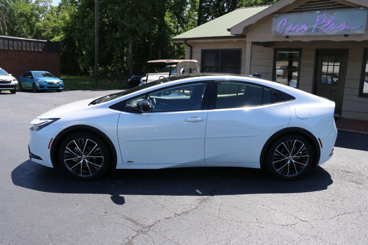 Vehicle image 8 of 38
