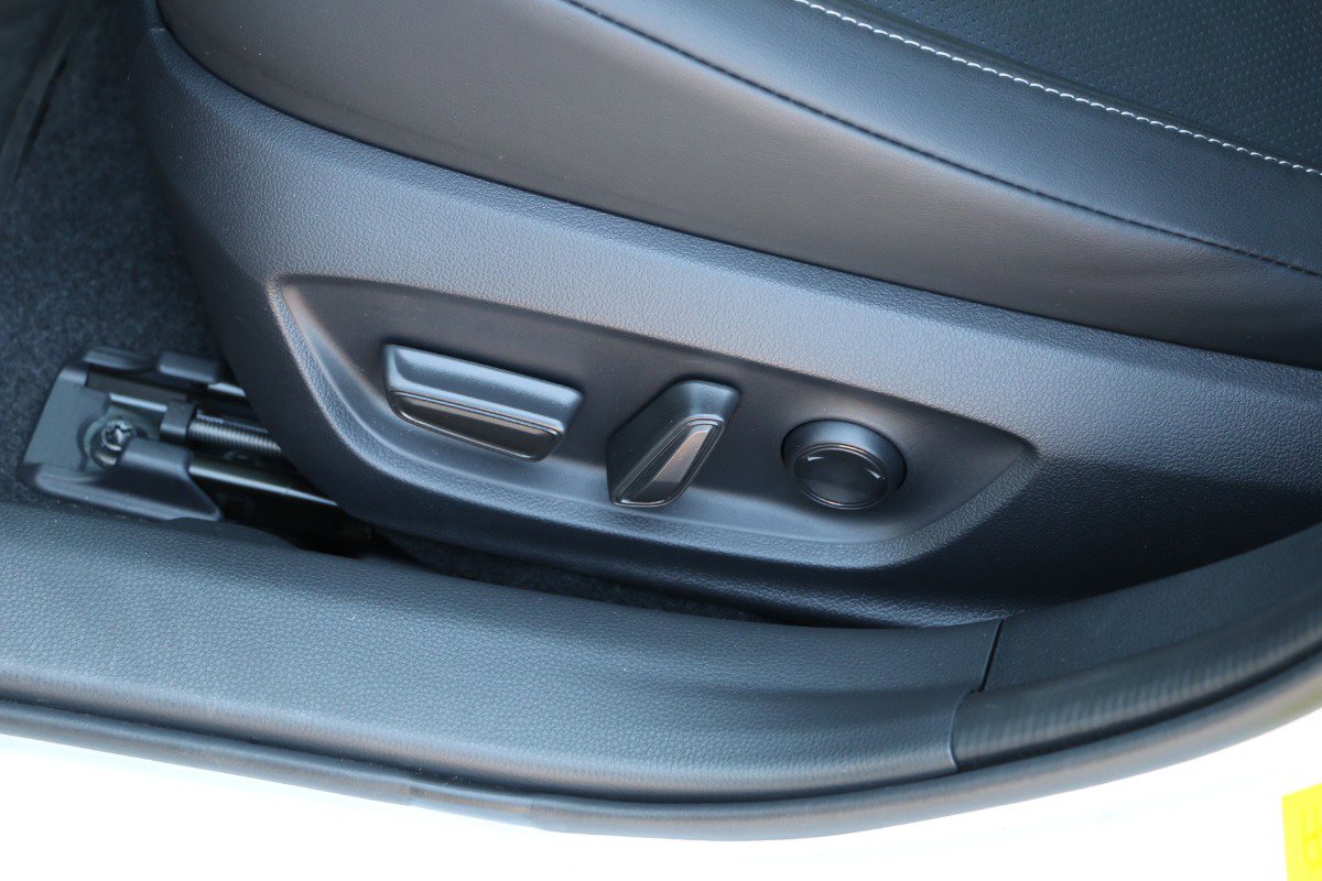 Vehicle image 27 of 38