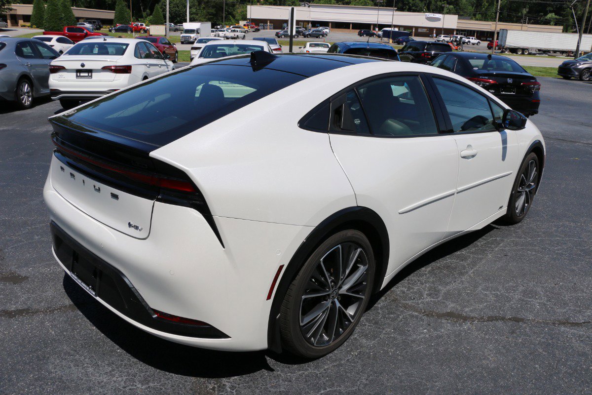 Vehicle image 5 of 38
