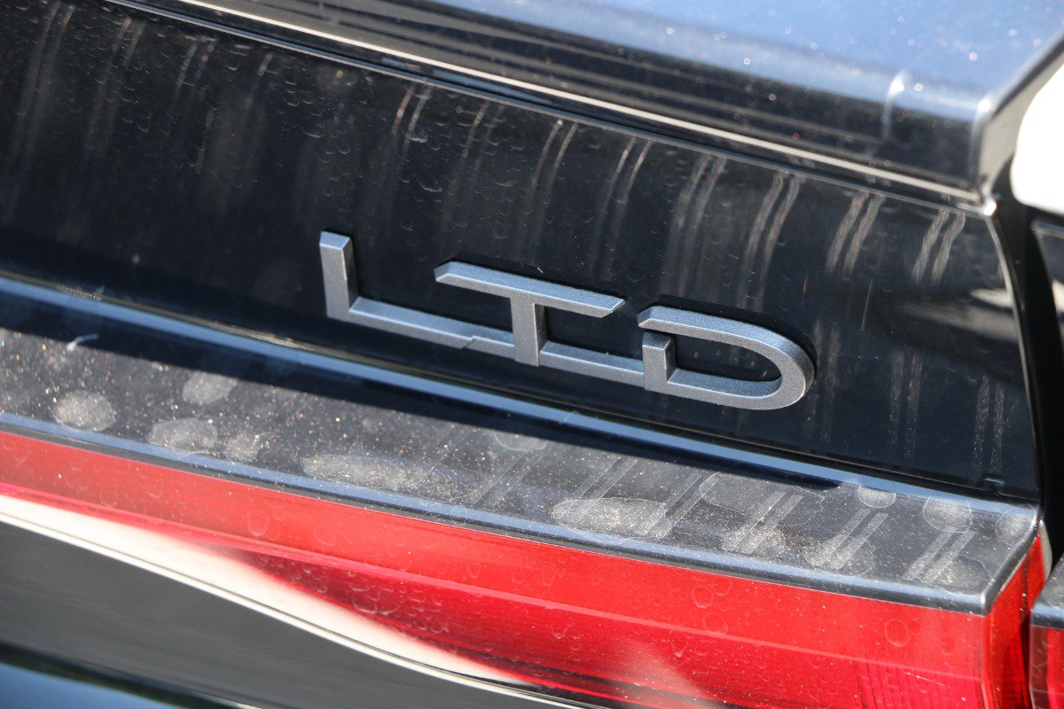 Vehicle image 29 of 38