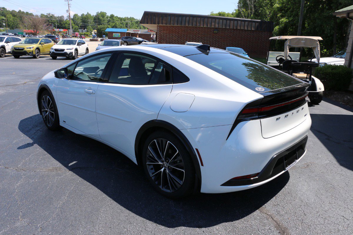Vehicle image 7 of 38