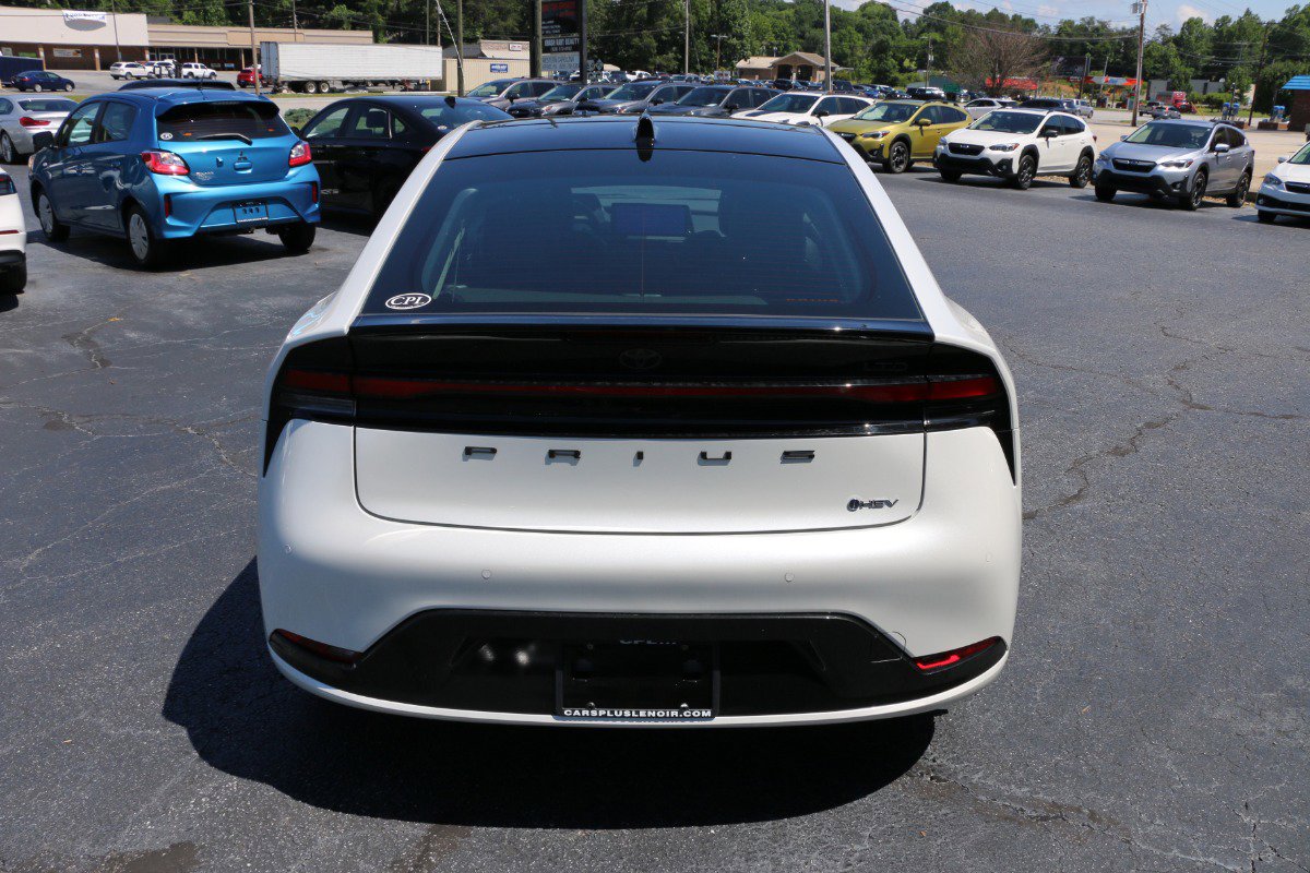 Vehicle image 6 of 38