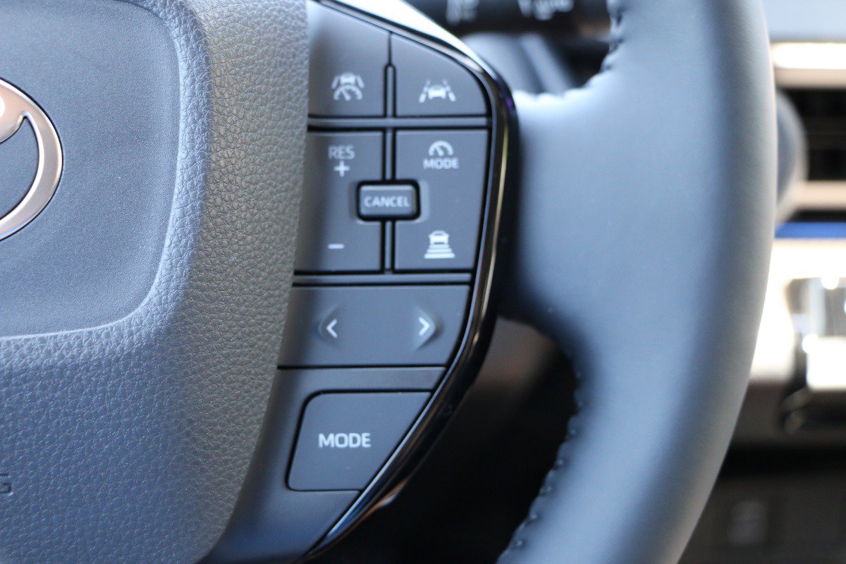 Vehicle image 25 of 38