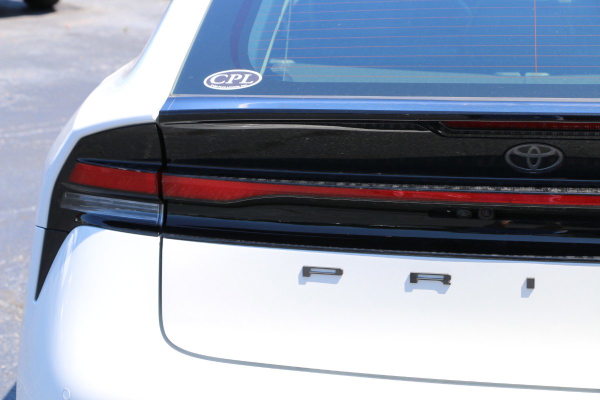 Vehicle image 33 of 38