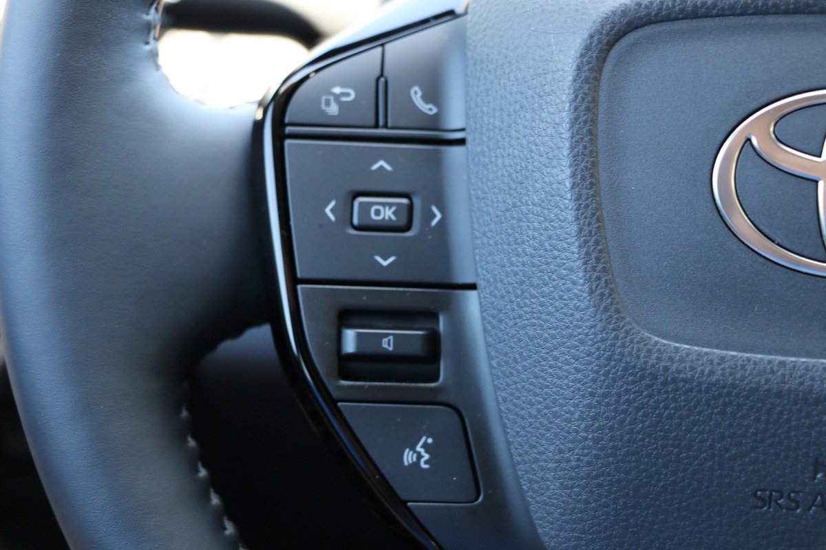 Vehicle image 26 of 38