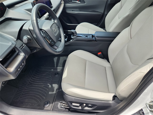 Vehicle image 13 of 39
