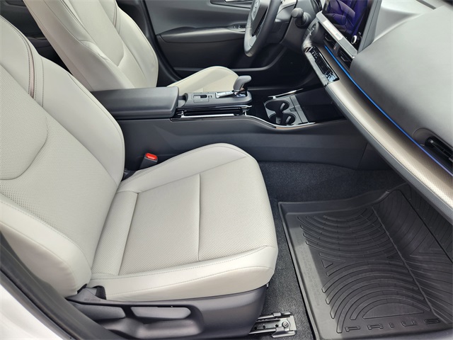 Vehicle image 14 of 39