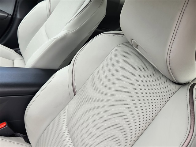 Vehicle image 24 of 39