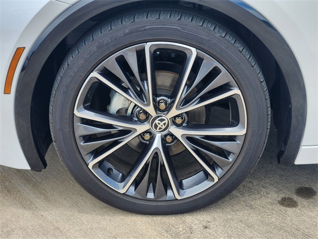 Vehicle image 10 of 39