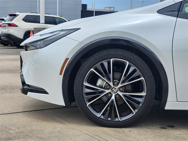 Vehicle image 8 of 39