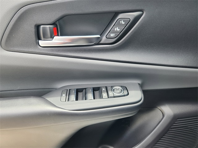 Vehicle image 22 of 39