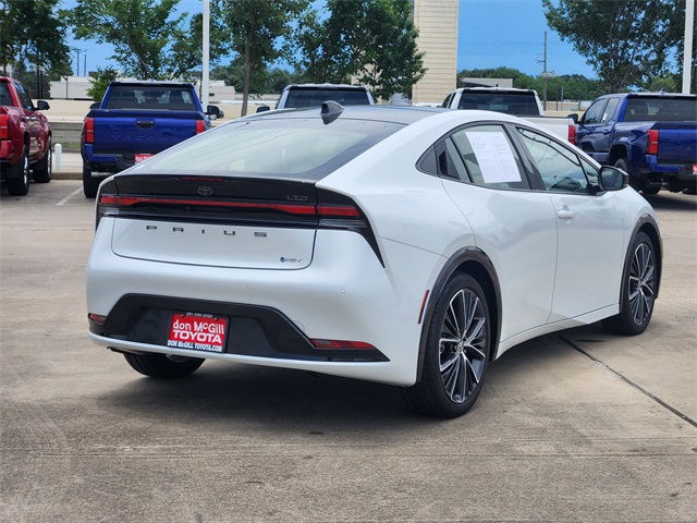 Vehicle image 3 of 39