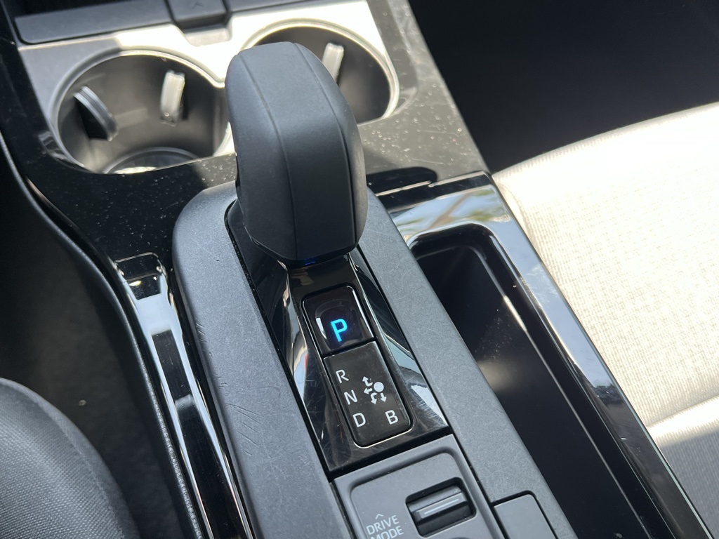 Vehicle image 26 of 28