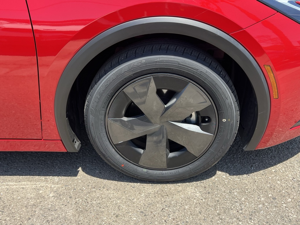 Vehicle image 9 of 28
