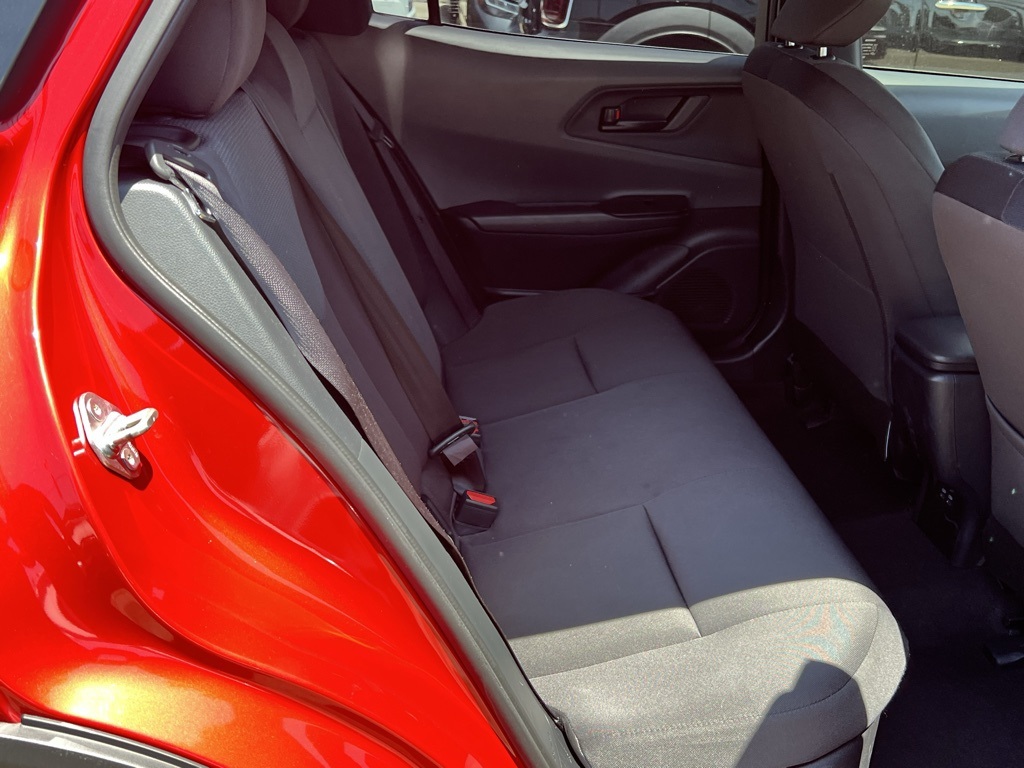 Vehicle image 14 of 28