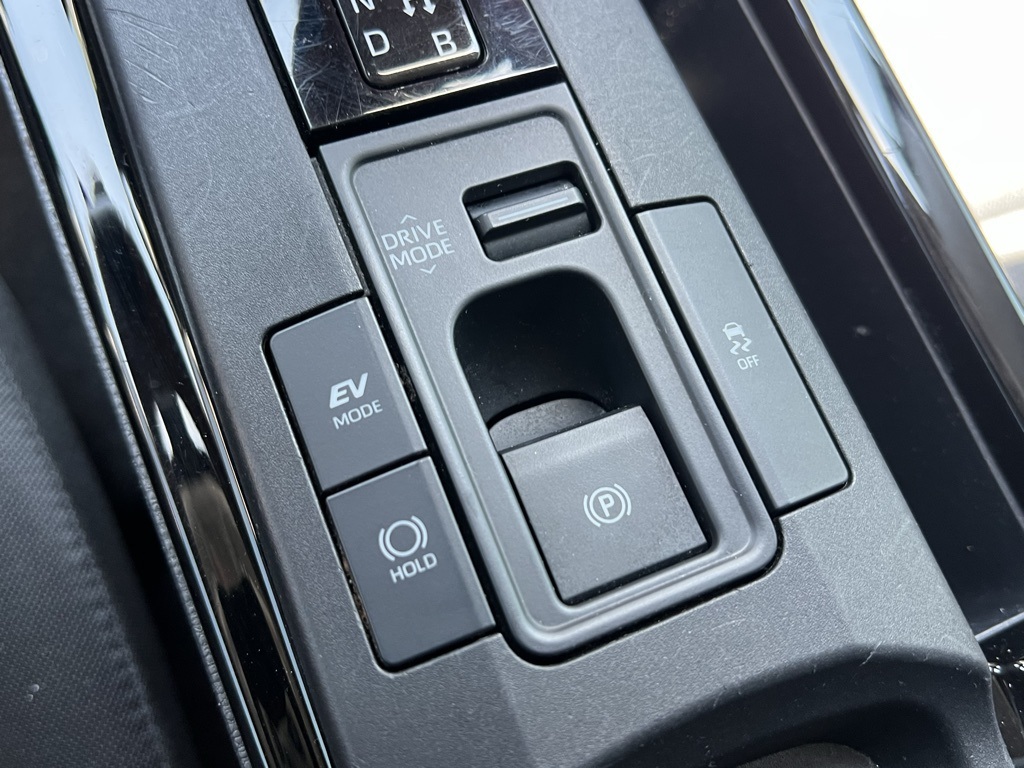 Vehicle image 27 of 28