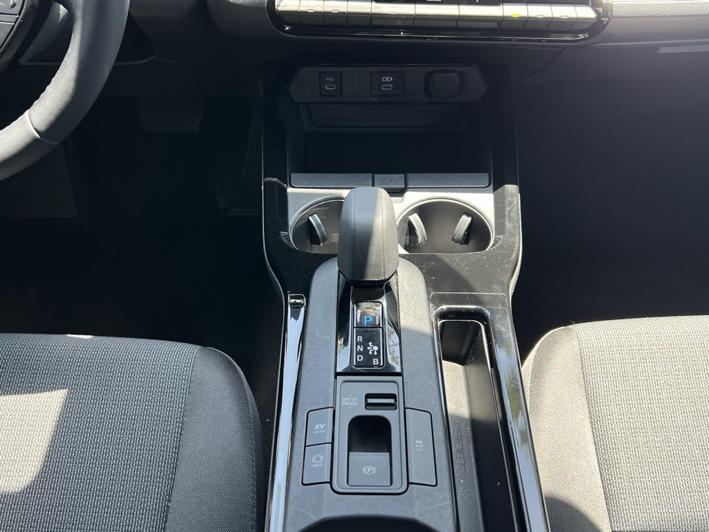 Vehicle image 17 of 28