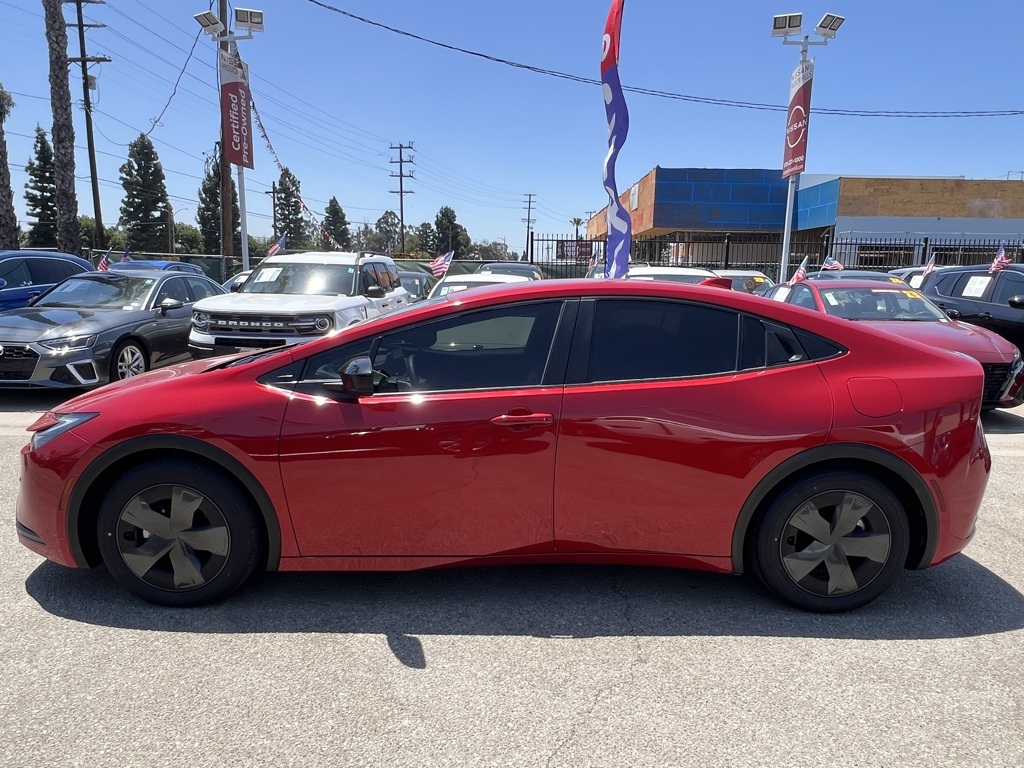 Vehicle image 8 of 28
