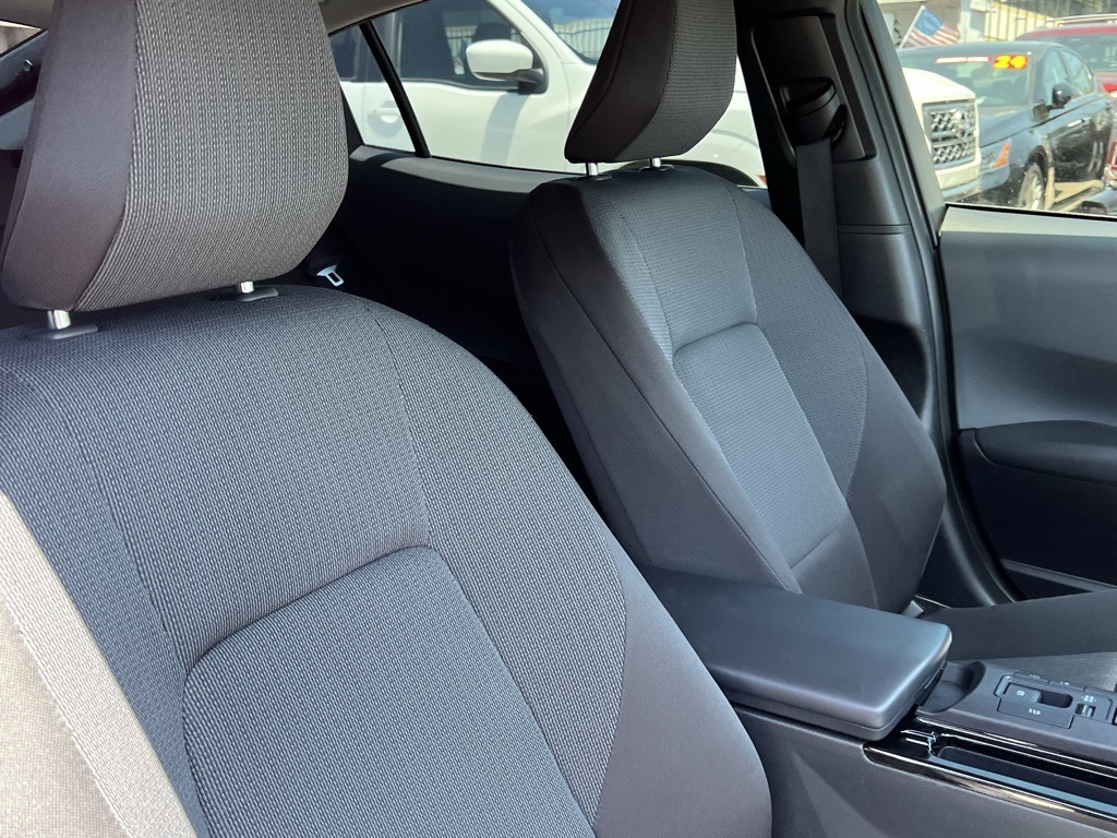 Vehicle image 12 of 28