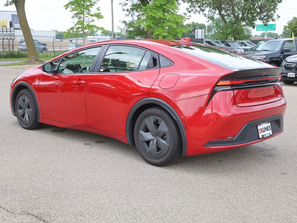 Vehicle image 8 of 47