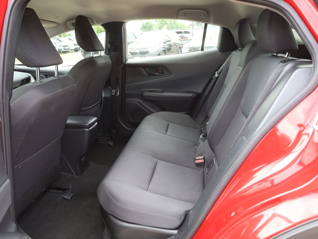 Vehicle image 23 of 47