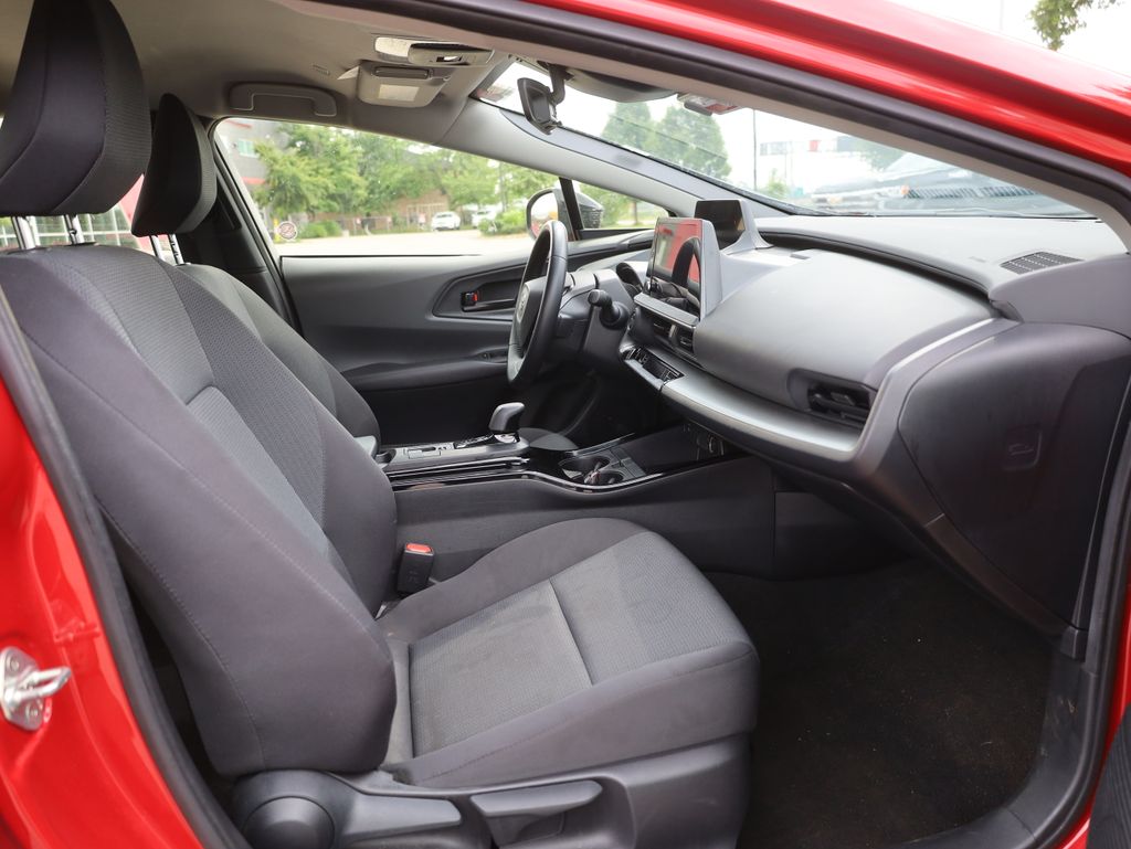 Vehicle image 11 of 47