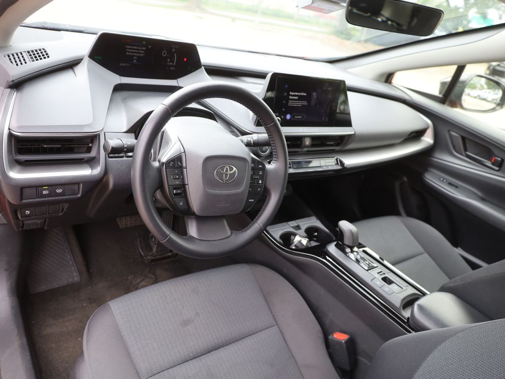 Vehicle image 27 of 47