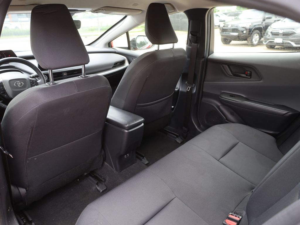 Vehicle image 25 of 47