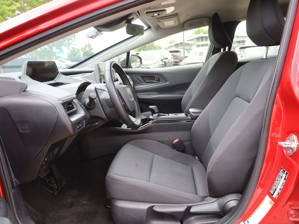 Vehicle image 26 of 47