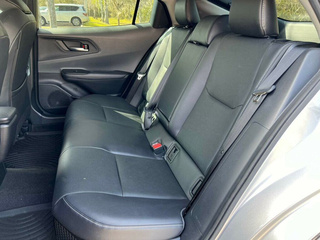Vehicle image 7 of 9